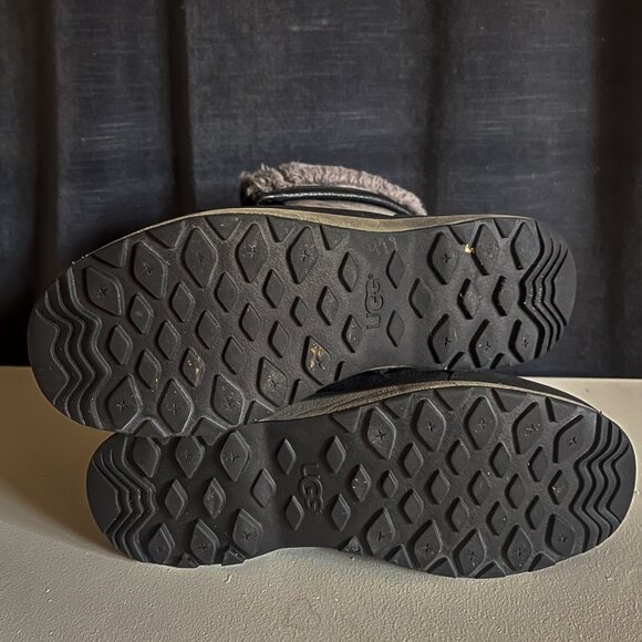 UGG Women's Adirondack Shearling Boots Size 9.5 - Picture 5 of 6